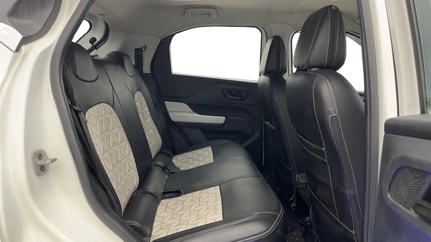 2023 Tata PUNCH ACCOMPLISHED MT, Petrol, Manual, 71,438 km, Right Side Rear Door Cabin