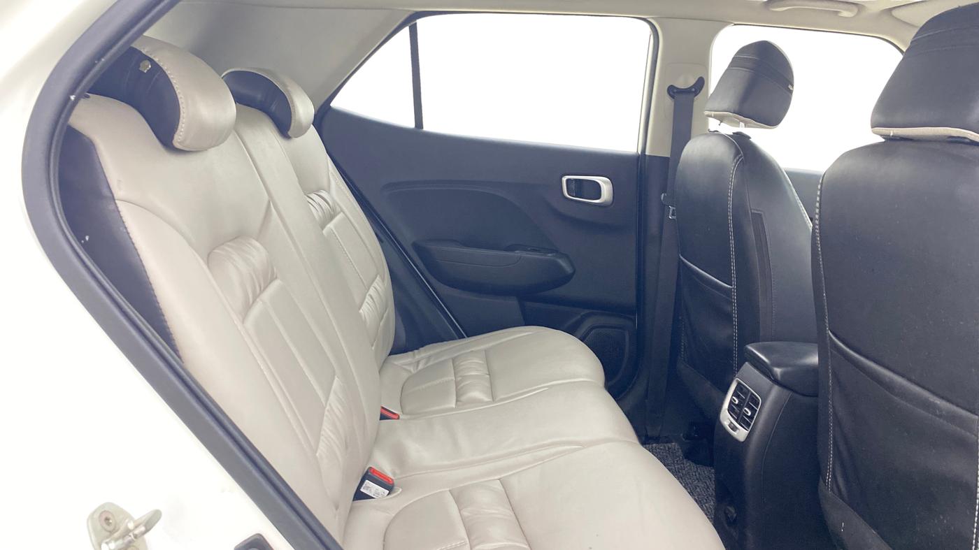 2021 Hyundai VENUE SX 1.0 TURBO, Petrol, Manual, 1,28,844 km, Right Side Rear Door Cabin