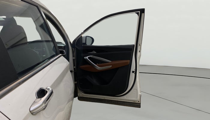 2020 MG HECTOR PLUS SMART 2.0 DIESEL TURBO MT 6-STR, Diesel, Manual, 1,42,262 km, RHS Front Door