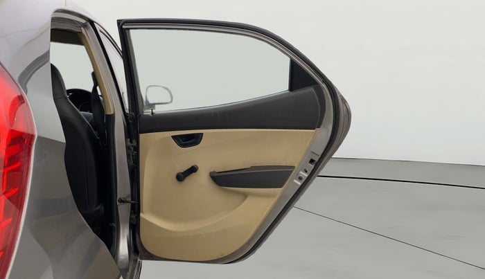 2012 Hyundai Eon MAGNA +, Petrol, Manual, 1,10,019 km, RHS Rear Door