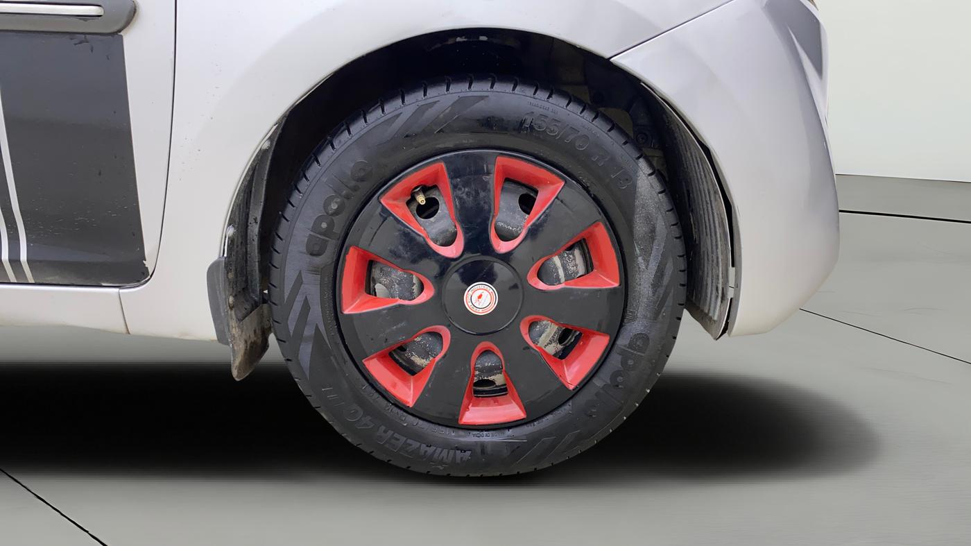 2018 Hyundai Eon ERA +, Petrol, Manual, 50,918 km, Right Front Wheel