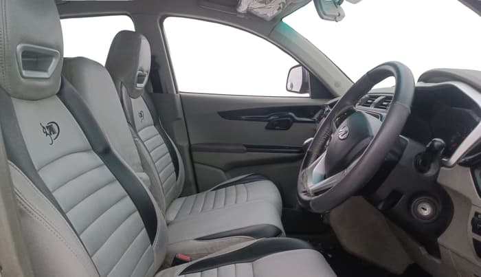 2016 Mahindra Kuv100 K6 PLUS 6 STR, Petrol, Manual, 82,743 km, Right Side Front Door Cabin