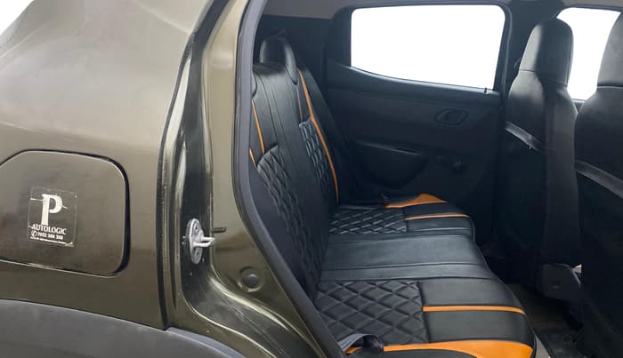 2016 Renault Kwid RXT 1.0, Petrol, Manual, 27,961 km, Right Side Rear Door Cabin