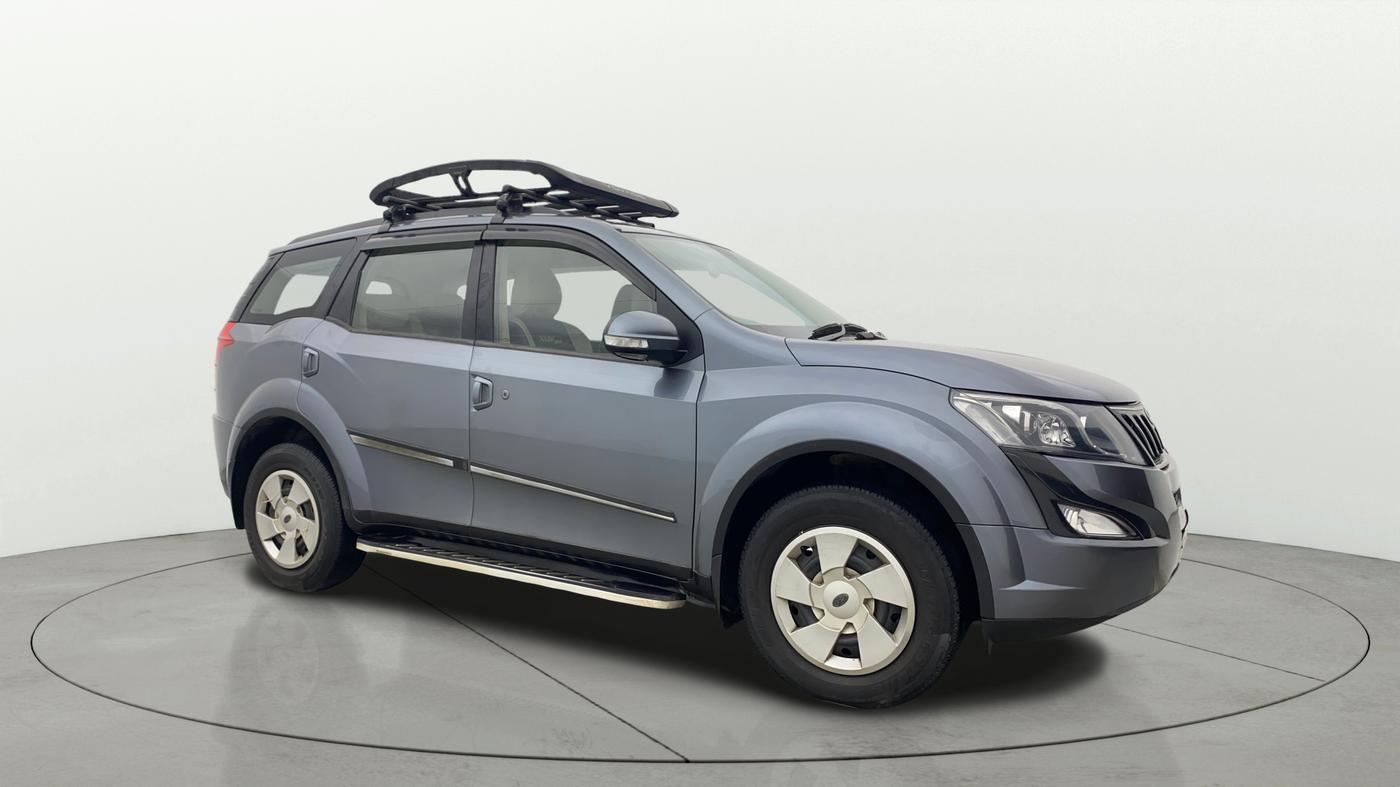 2016 Mahindra XUV500 W6, Diesel, Manual, 46,965 km, Right Front Diagonal