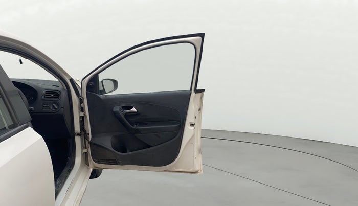 2018 Volkswagen Ameo TRENDLINE 1.5L, Diesel, Manual, 1,17,375 km, RHS Front Door