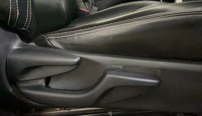 2021 Toyota Innova Crysta 2.7 GX AT 7 STR, Petrol, Automatic, 43,831 km, Driver Side Adjustment Panel