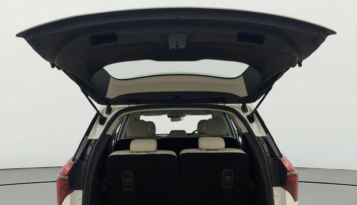 2022 Mahindra XUV700 AX 7 P AT 7 STR, Petrol, Automatic, 18,173 km, Boot Door Open