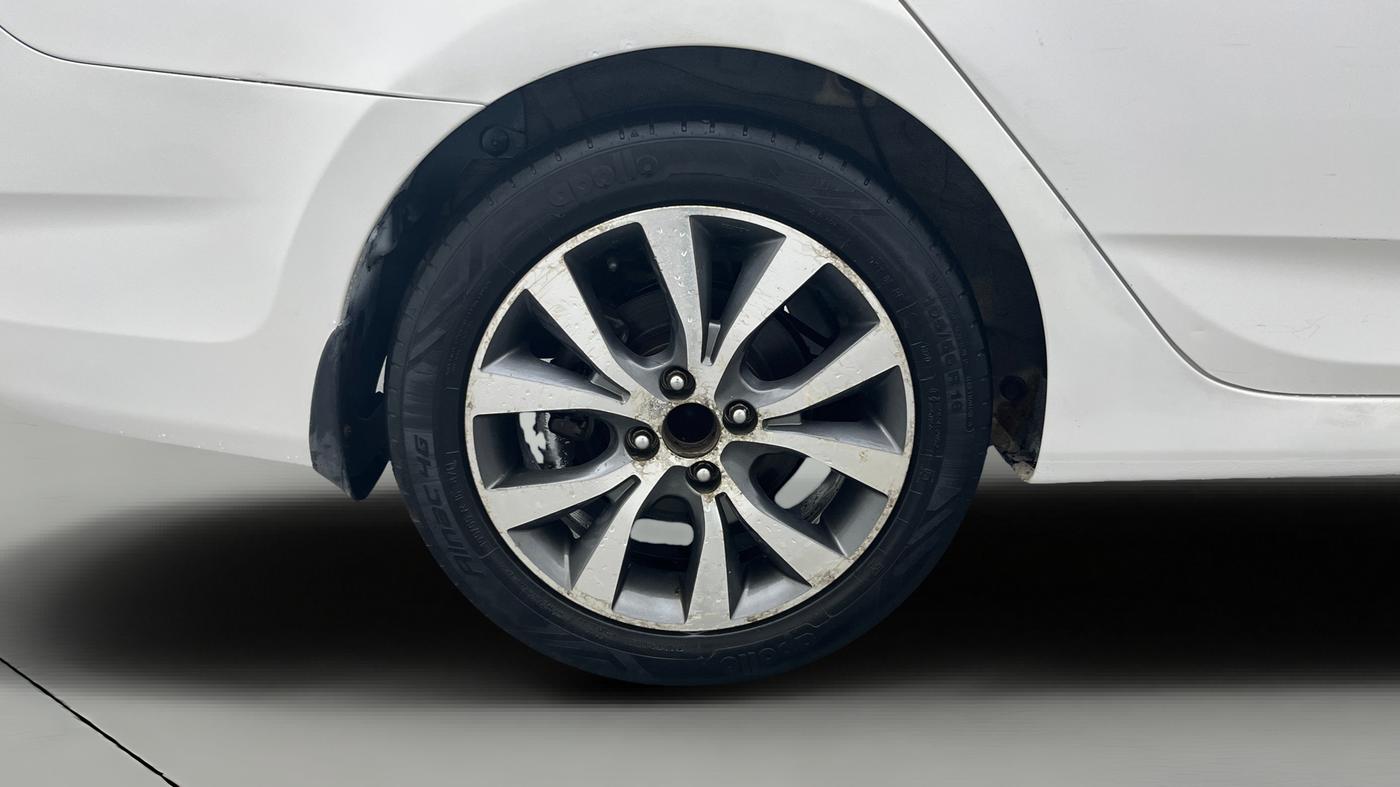 2014 Hyundai Verna FLUIDIC 1.6 CRDI SX OPT, Diesel, Manual, 81,619 km, Right Rear Wheel