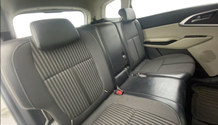 2022 KIA CARENS PRESTIGE PLUS 1.5 DIESEL 7 STR, Diesel, Manual, 33,074 km, Right Side Rear Door Cabin