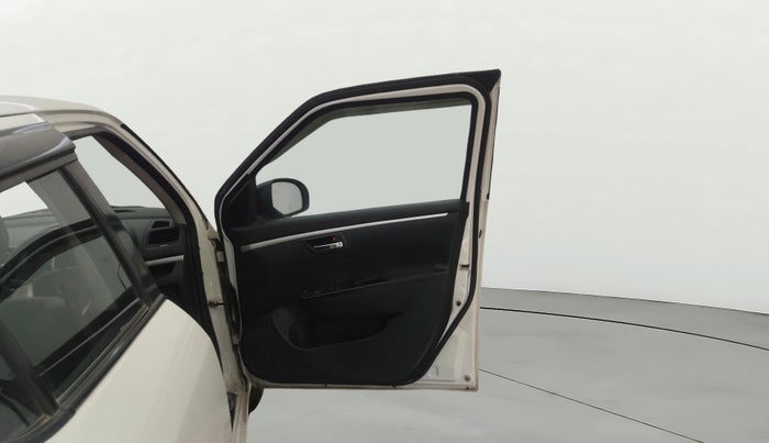 2017 Maruti Swift VXI, Petrol, Manual, 40,784 km, RHS Front Door