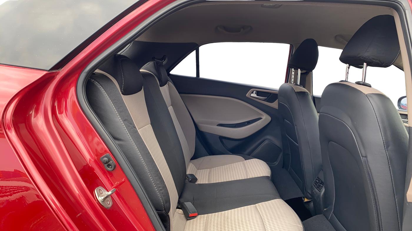 2020 Hyundai Elite i20 SPORTZ PLUS 1.2, Petrol, Manual, 88,536 km, Right Side Rear Door Cabin
