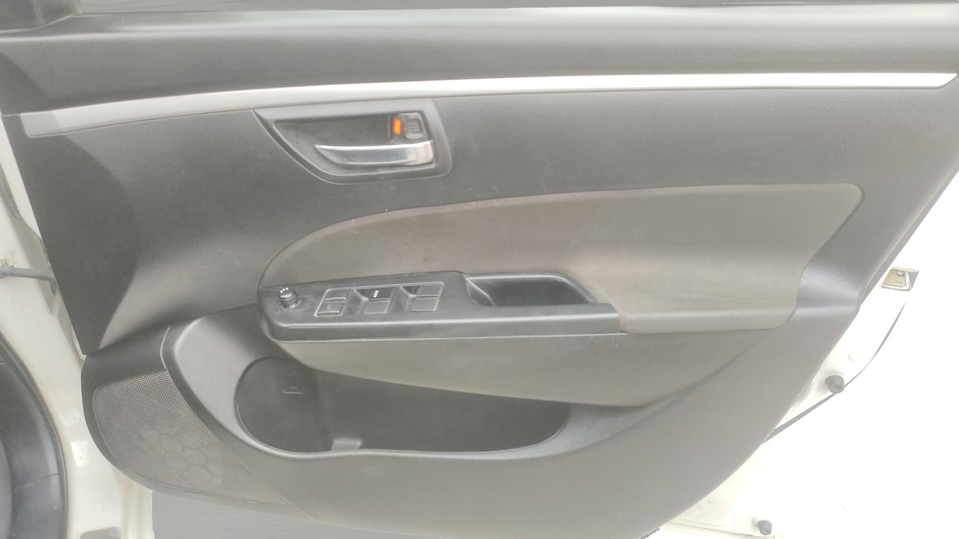 2014 Maruti Swift VXI, Petrol, Manual, 95,449 km, RHS Front Door