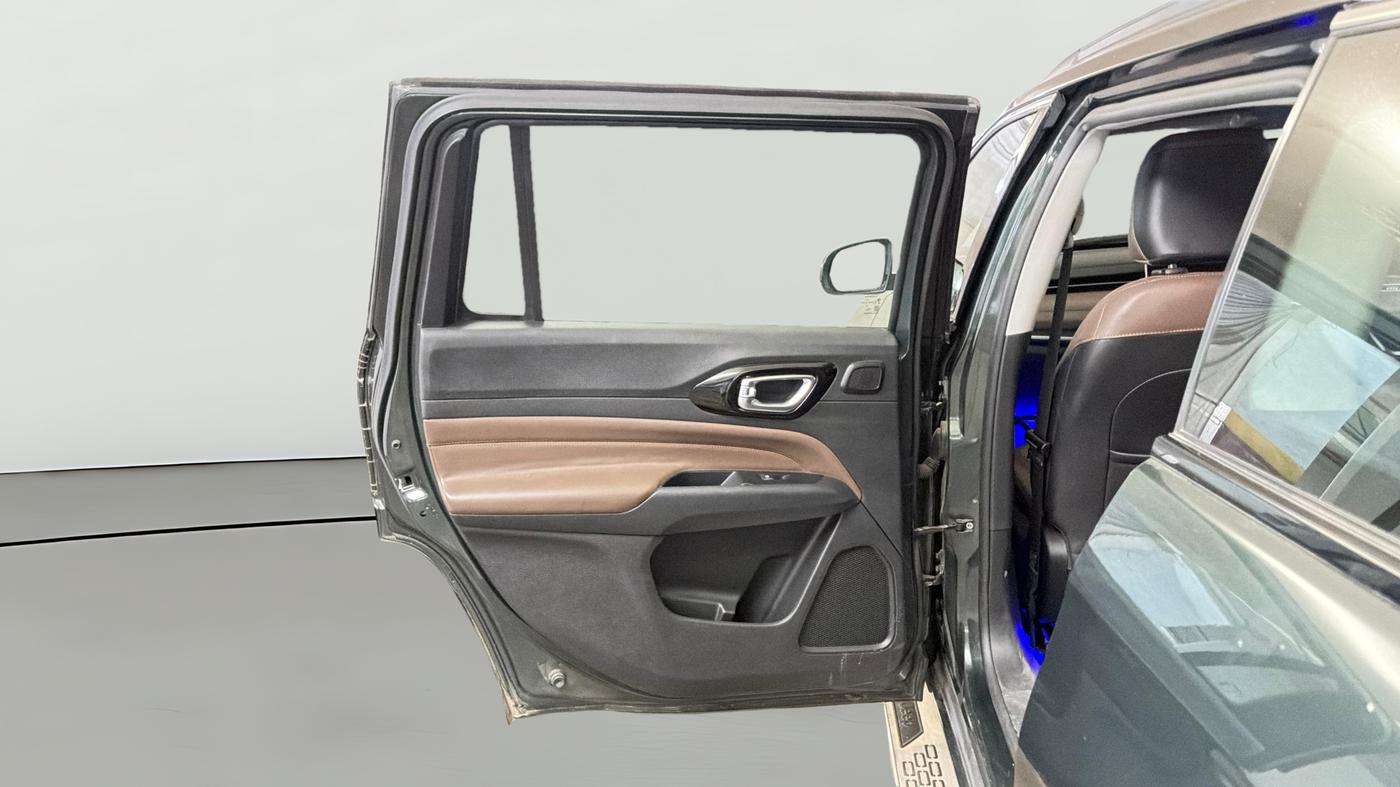 2022 Jeep MERIDIAN LIMITED (O) 4X2 AT, Diesel, Automatic, 32,586 km, LHS Rear Door