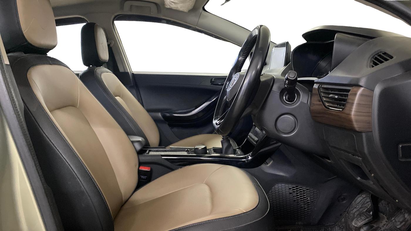 2022 Tata NEXON XZ PLUS PETROL KAZIRANGA, Petrol, Manual, 1,03,485 km, Right Side Front Door Cabin