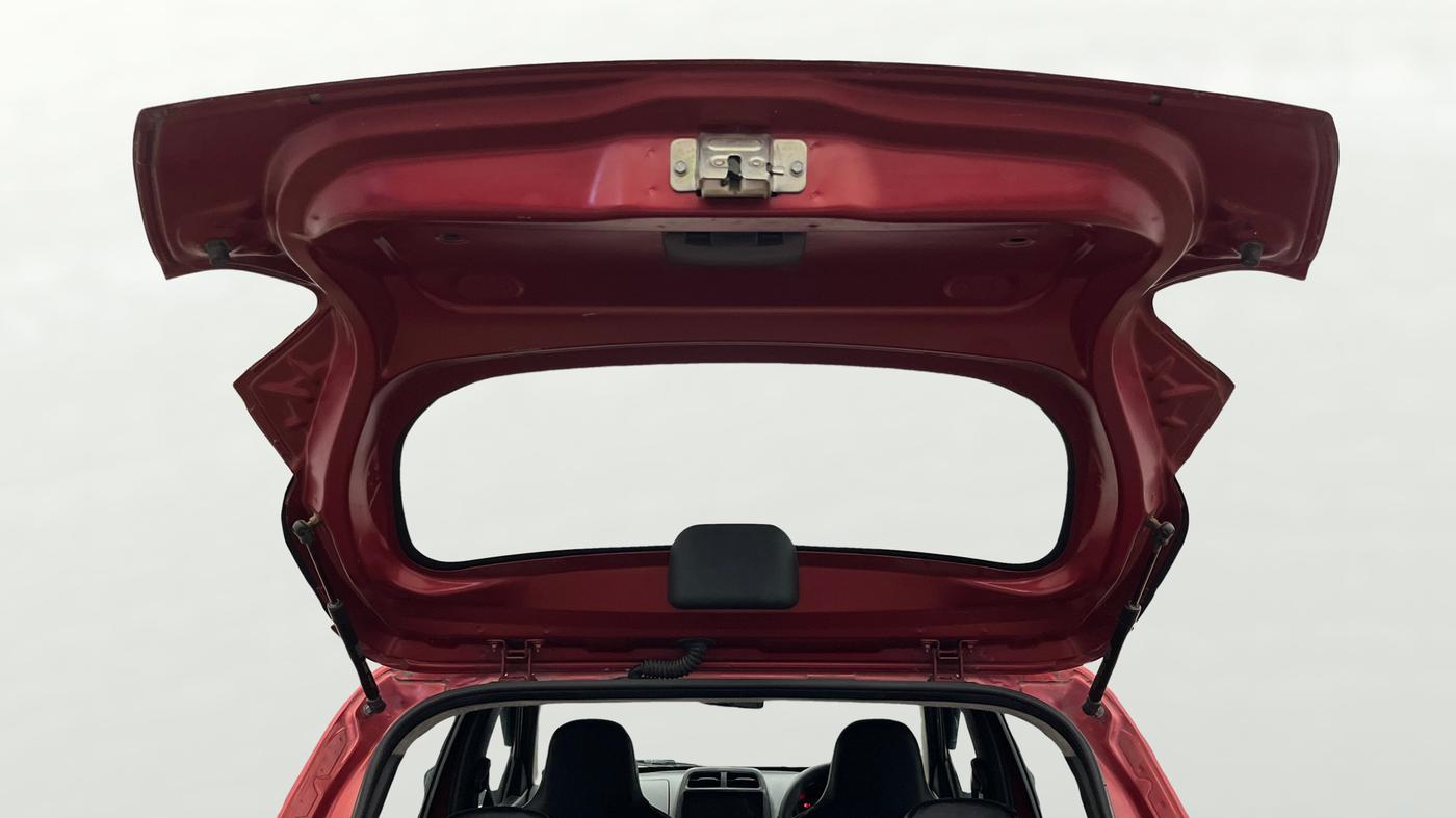 2018 Renault Kwid RXT 1.0 AMT (O), CNG, Automatic, 63,199 km, Boot Door Open