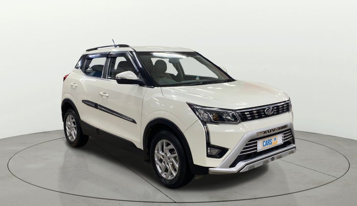 2022 Mahindra XUV300 W8 1.2 PETROL, Petrol, Manual, 36,559 km, Right Front Diagonal