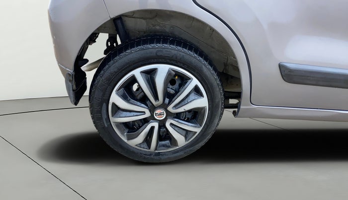 2012 Maruti Wagon R 1.0 LXI, Petrol, Manual, 1,05,087 km, Right Rear Wheel