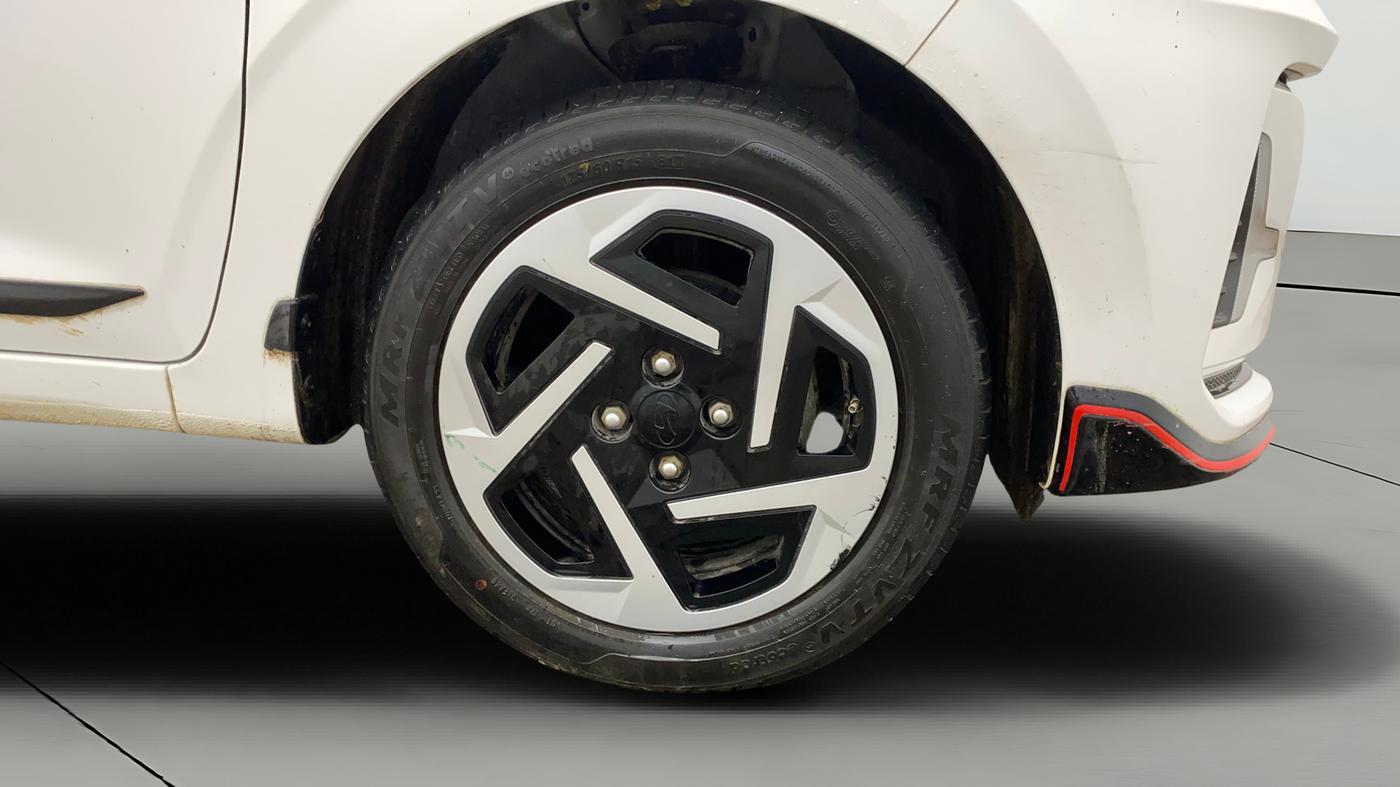 2024 Hyundai GRAND I10 NIOS SPORTZ AMT 1.2 KAPPA VTVT, Petrol, Automatic, 5,127 km, Right Front Wheel