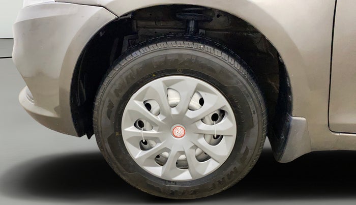 2015 Maruti Swift Dzire LXI (O), Petrol, Manual, 68,627 km, Left Front Wheel
