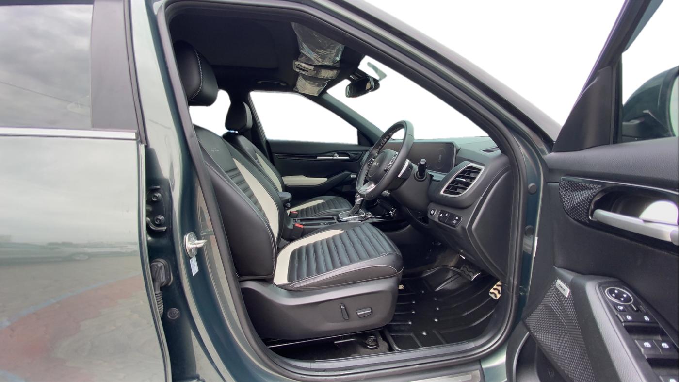 2023 KIA SELTOS  GTX PLUS 1.5 DIESEL AT, Diesel, Automatic, 24,402 km, Right Side Front Door Cabin