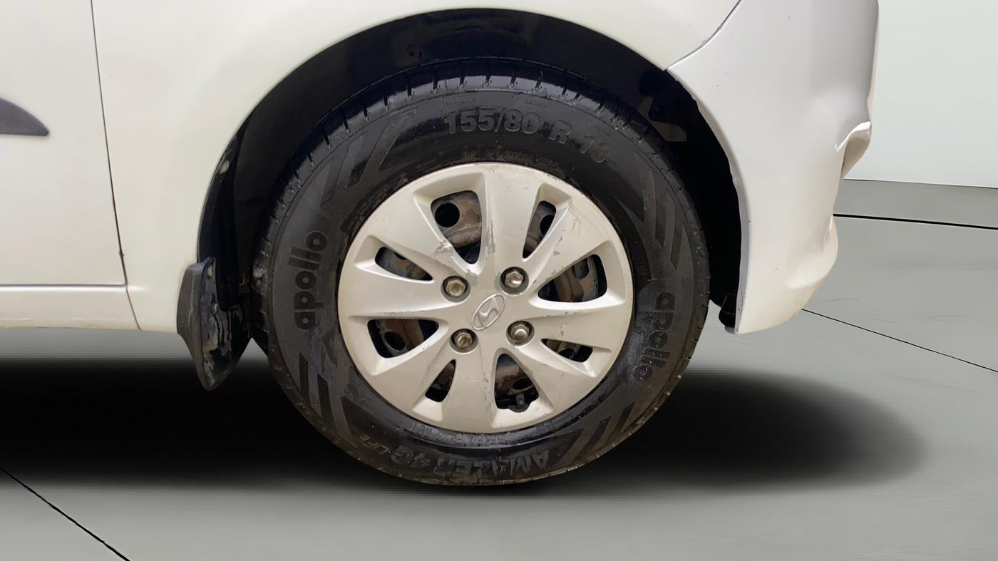 2013 Hyundai i10 SPORTZ 1.2 AT, CNG, Automatic, 60,937 km, Right Front Wheel