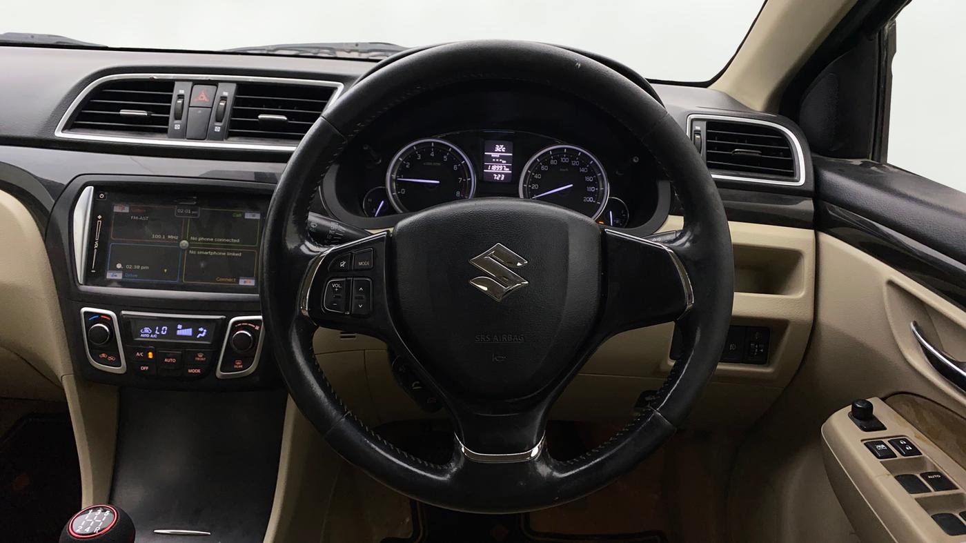 2015 Maruti Ciaz ZXI+, Petrol, Manual, 1,18,993 km, Steering Wheel Close Up