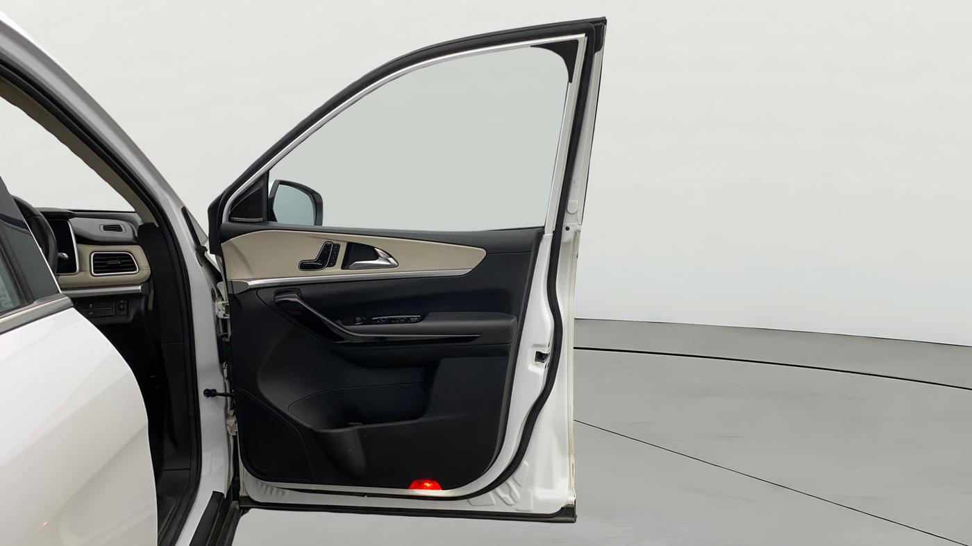 2022 Mahindra XUV700 AX 7 LUXURY D AT 7 STR, Diesel, Automatic, 43,313 km, RHS Front Door
