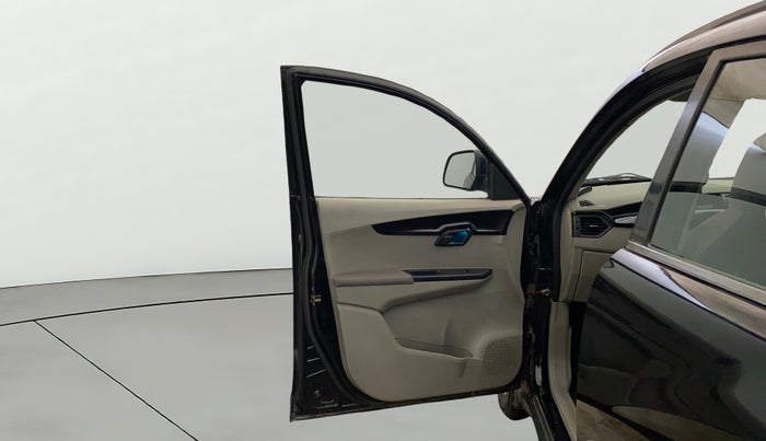 2017 Mahindra Kuv100 K6 PLUS 6 STR, Petrol, Manual, 43,431 km, LHS Front Door