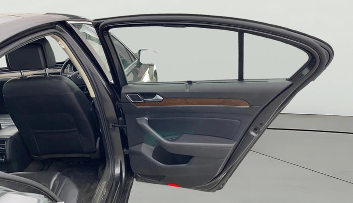 2018 Volkswagen Passat HIGHLINE DSG, Diesel, Automatic, 1,08,680 km, RHS Rear Door