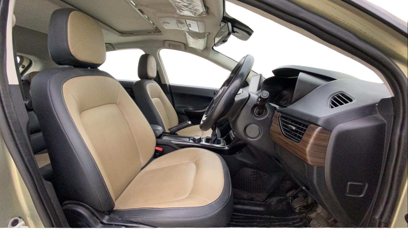 2022 Tata NEXON XZ PLUS (PREMIUM) KAZIRANGA PETROL, Petrol, Manual, 81,792 km, Right Side Front Door Cabin