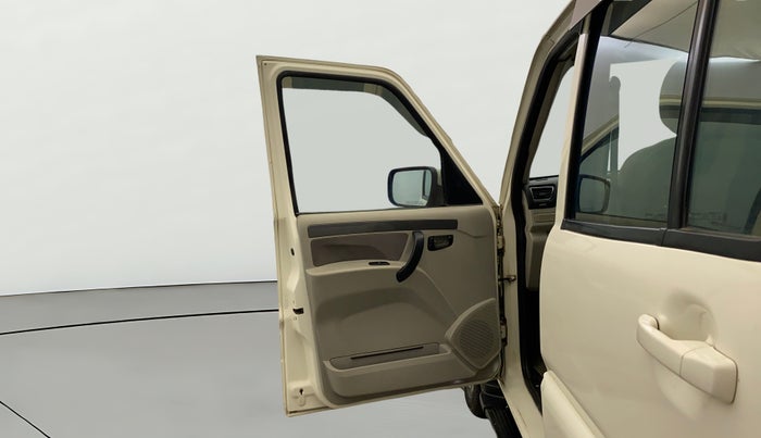 2018 Mahindra Scorpio S7, Diesel, Manual, 48,710 km, LHS Front Door