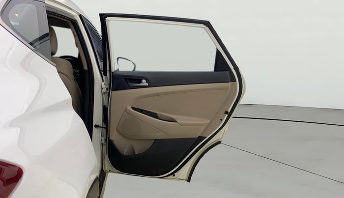2018 Hyundai Tucson 2WD AT GL DIESEL
, Diesel, Automatic, 1,44,084 km, RHS Rear Door