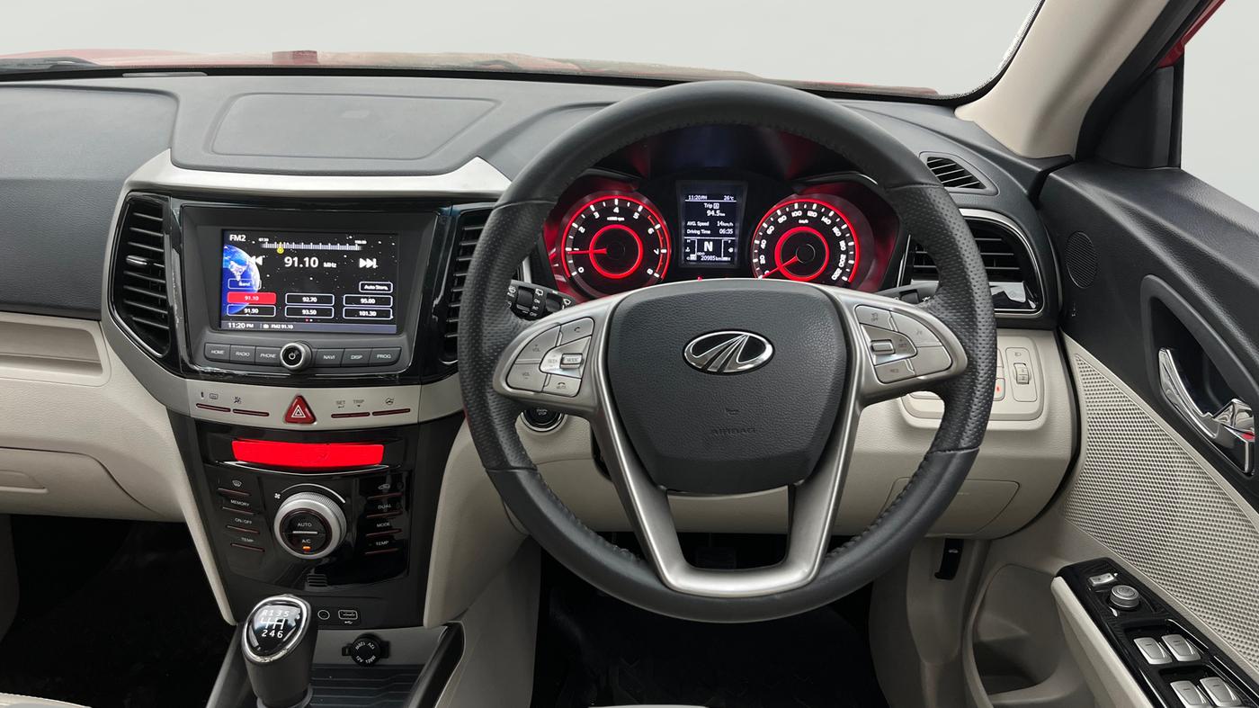 2022 Mahindra XUV300 W8 (O) 1.2 PETROL, Petrol, Manual, 20,984 km, Steering Wheel Close Up