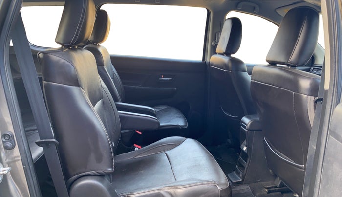 2019 Maruti XL6 ALPHA MT, Petrol, Manual, 94,172 km, Right Side Rear Door Cabin