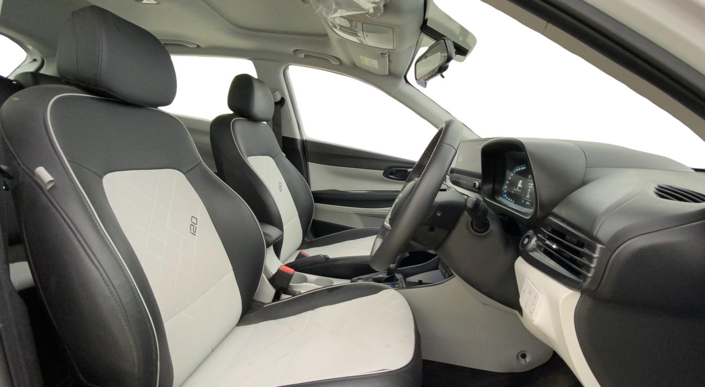 2025 Hyundai NEW I20 ASTA (O) 1.2 IVT, Petrol, Automatic, 16,681 km, Right Side Front Door Cabin