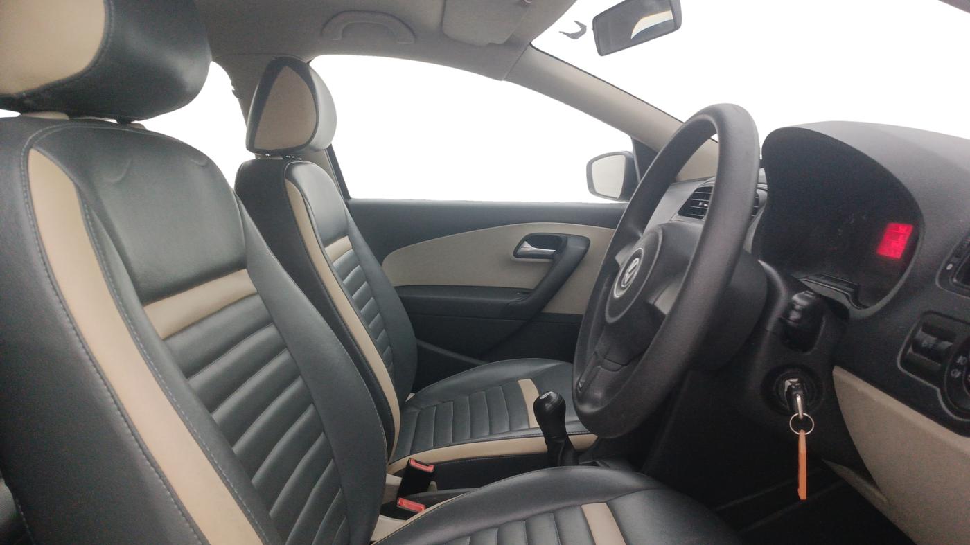 2014 Volkswagen Polo COMFORTLINE 1.2L, Petrol, Manual, 38,425 km, Right Side Front Door Cabin