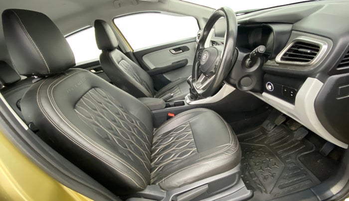 2020 Tata ALTROZ XZ PETROL, Petrol, Manual, 25,134 km, Right Side Front Door Cabin