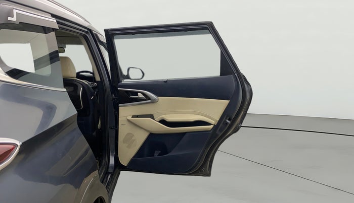 2022 KIA CARENS LUXURY PLUS 1.4 PETROL 7 STR, Petrol, Manual, 30,236 km, RHS Rear Door