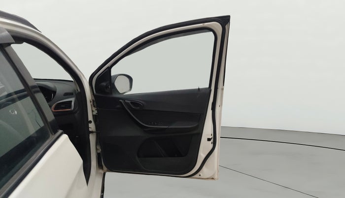 2018 Tata TIAGO NRG DIESEL, Diesel, Manual, 1,01,939 km, RHS Front Door