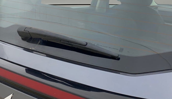 2024 Mahindra XUV 3XO AX5 1.2 L TCMPFi, Petrol, Manual, 27,203 km, Rear Wiper