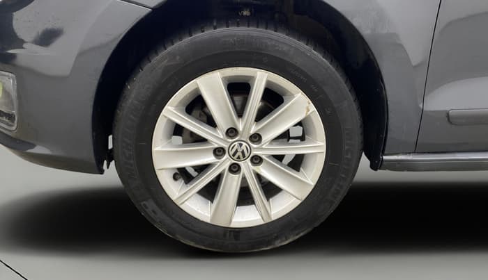 2016 Volkswagen Vento HIGHLINE PLUS 1.2 AT 16 ALLOY, Petrol, Automatic, 81,688 km, Left Front Wheel