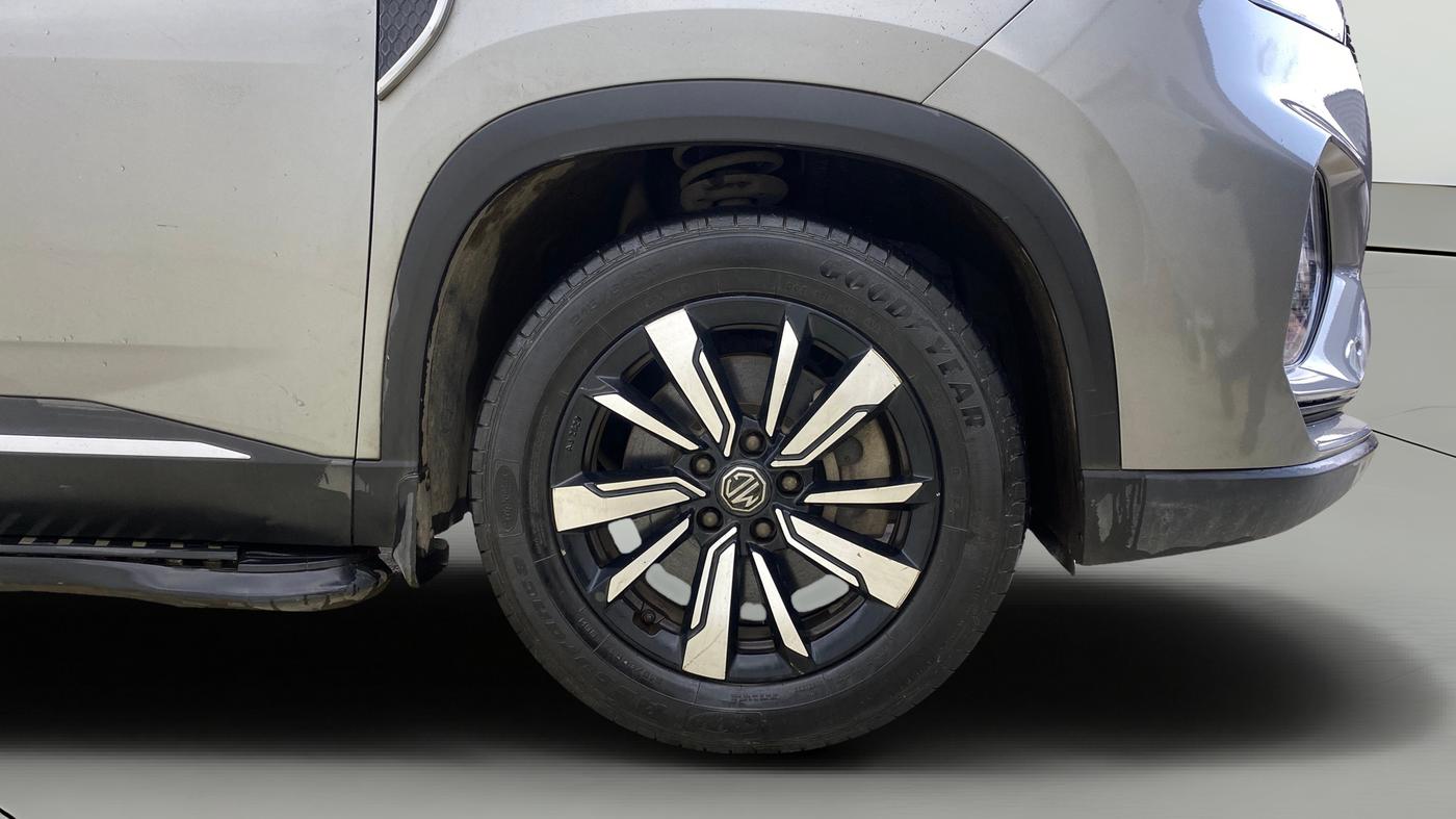 2020 MG HECTOR PLUS SHARP 1.5 PETROL TURBO DCT 6-STR, Petrol, Automatic, 82,467 km, Right Front Wheel