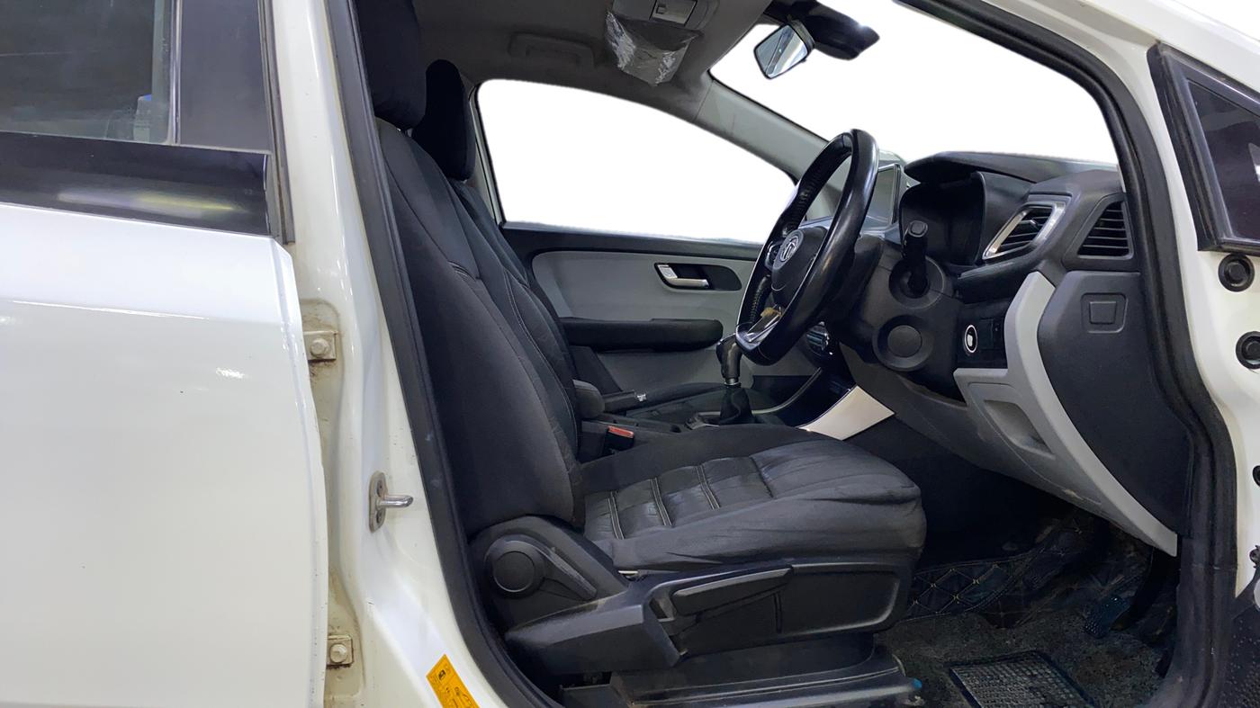 2021 Tata ALTROZ XZ PETROL, Petrol, Manual, 26,111 km, Right Side Front Door Cabin