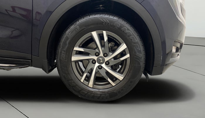 2022 Mahindra XUV700 AX 5 P MT 7 STR, Petrol, Manual, 38,236 km, Right Front Wheel