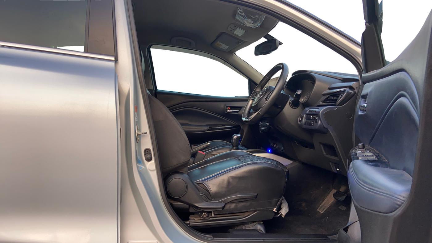 2022 Maruti Baleno ALPHA 1.2 AGS, Petrol, Automatic, 68,106 km, Right Side Front Door Cabin