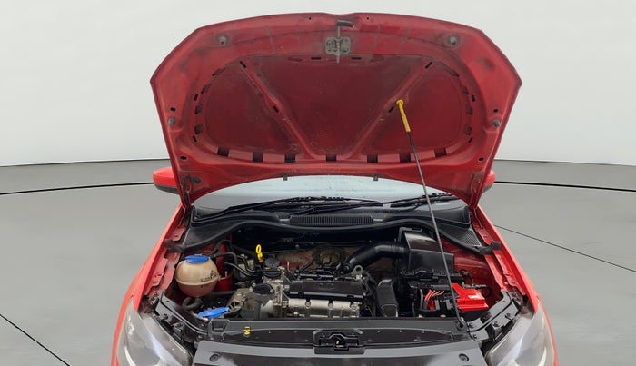 2015 Volkswagen Polo COMFORTLINE 1.2L, Petrol, Manual, 86,711 km, Open Bonet