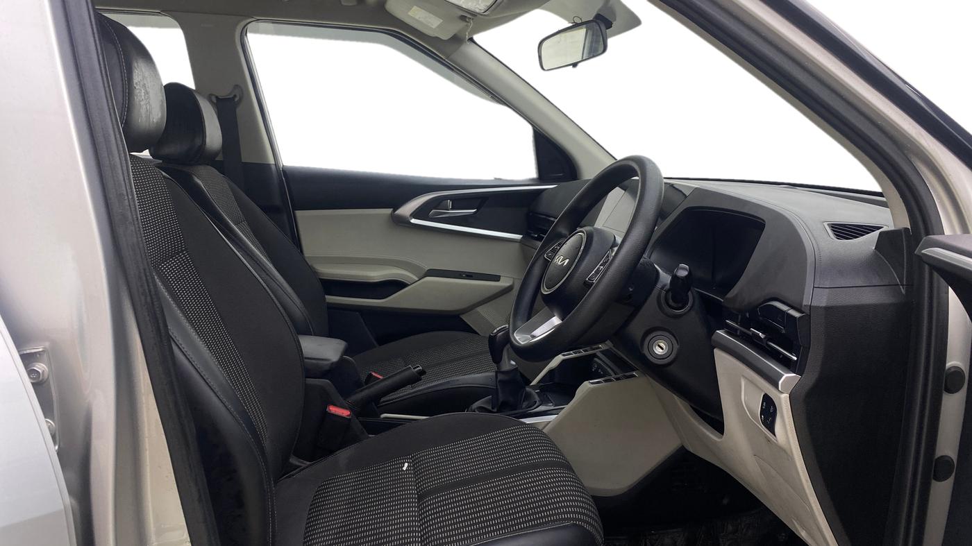 2023 KIA CARENS PRESTIGE 1.5 PETROL 7 STR, Petrol, Manual, 56,061 km, Right Side Front Door Cabin