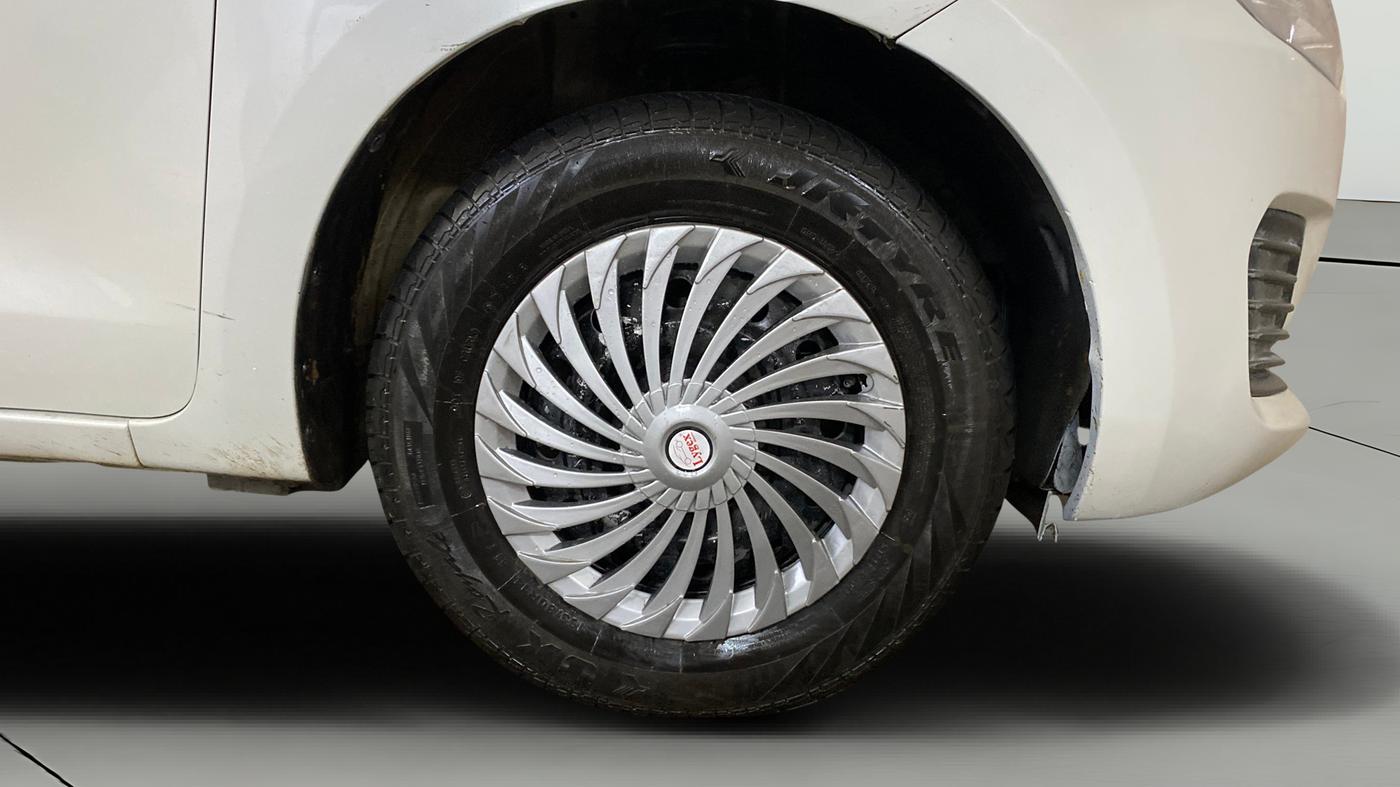 2022 Maruti Swift LXI, Petrol, Manual, 66,173 km, Right Front Wheel