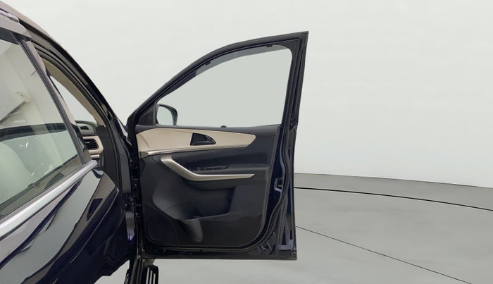 2023 Mahindra XUV700 MX P MT 5 STR, Petrol, Manual, 50,592 km, RHS Front Door