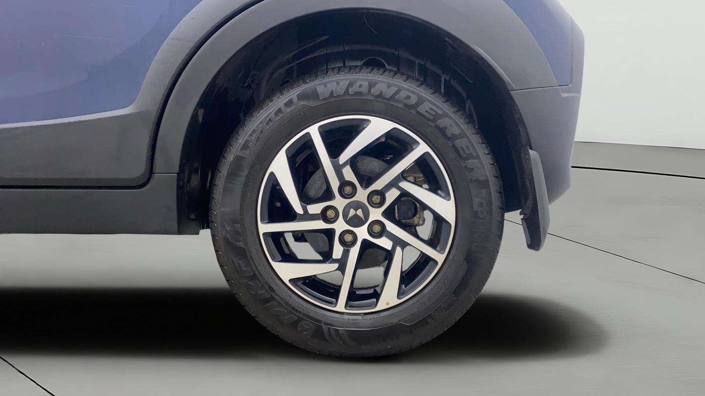 2024 Mahindra XUV 3XO AX5L 1.2 TGDi, Petrol, Manual, 11,453 km, Left Rear Wheel